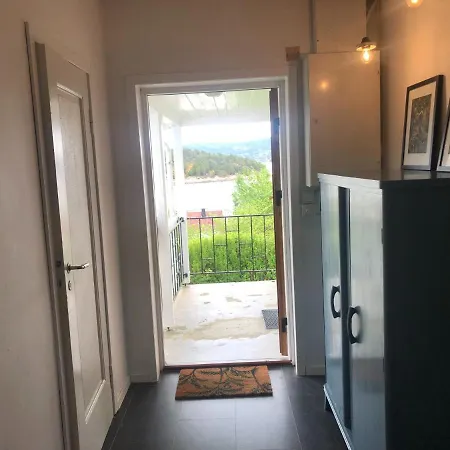 Fjordglott - Cabin By The Sea With A View